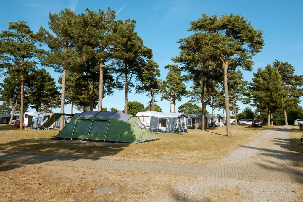 Stort telt på camping