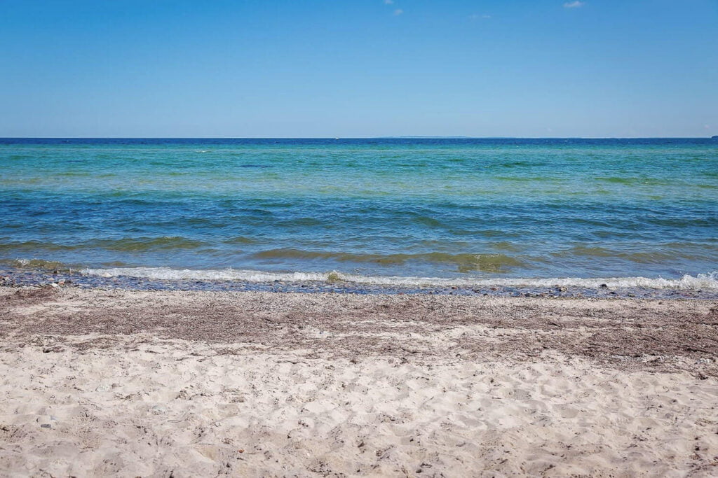 Egen badestrand ved sommerhuset